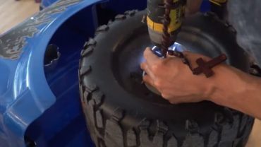 How to Remove Power Wheel Tires